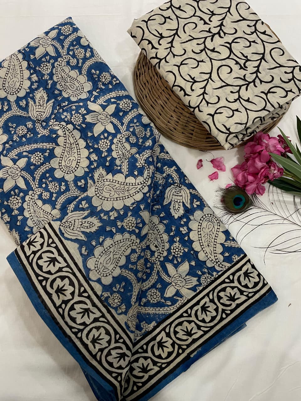 Pure Malmal cotton saree(navy,gold)